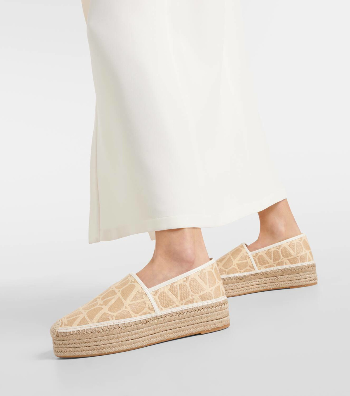 サンダル VALENTINO GARAVANI Ivory Leather Vlogo Espadrilles Valentino Garavani Espadrilles for Women | Nordstrom