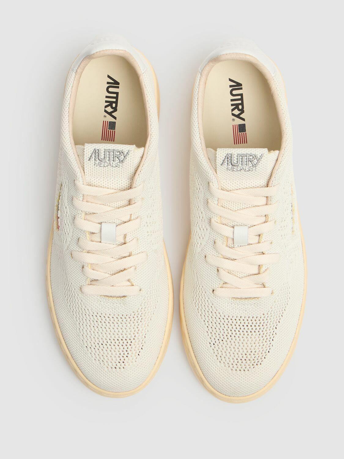【関税&送料込】AUTRY T-shirts and Polos Beige Autry Medalist Low Sneakers In White And Amazon Leather And