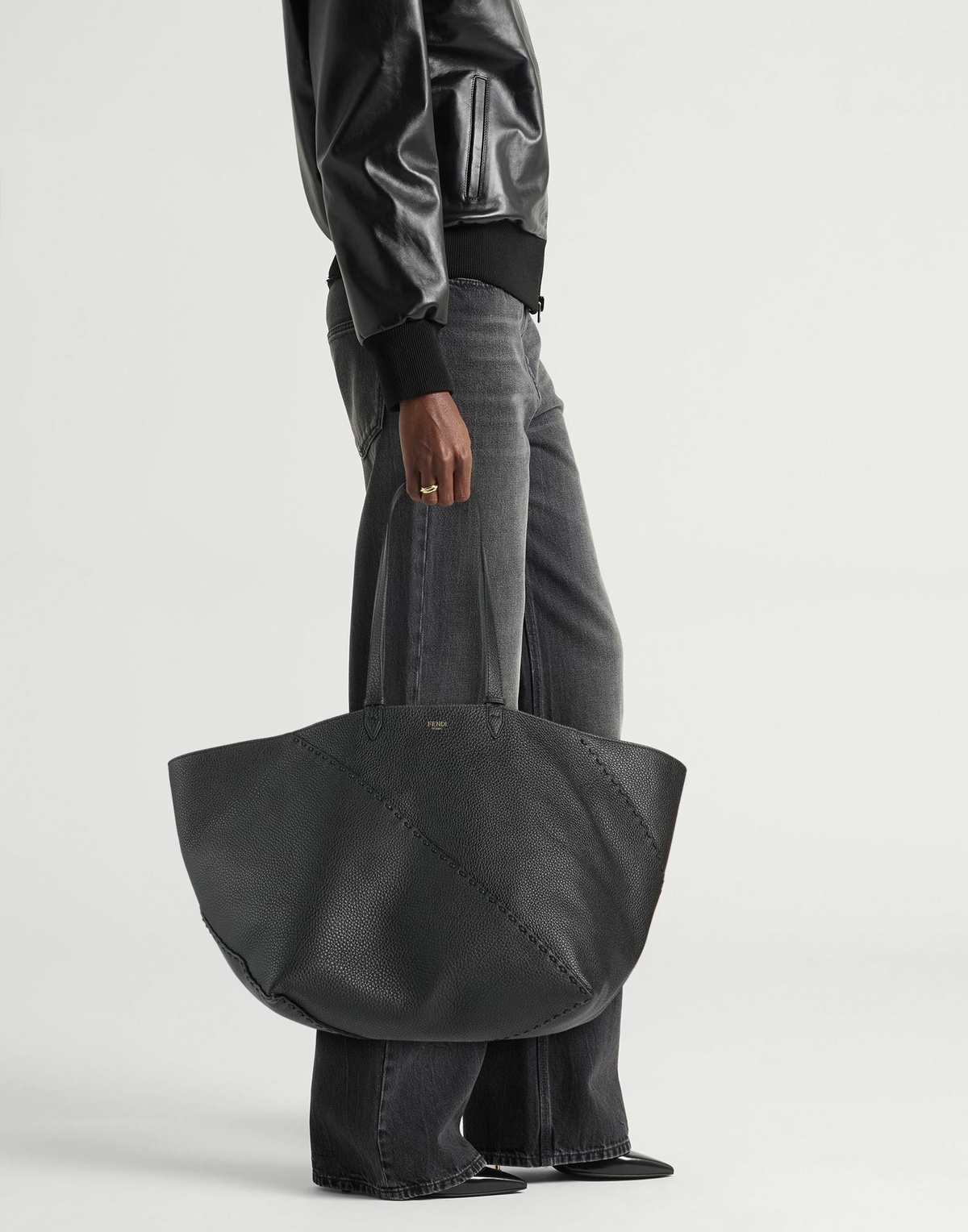 Fendi Womens Shoulder bag in Black