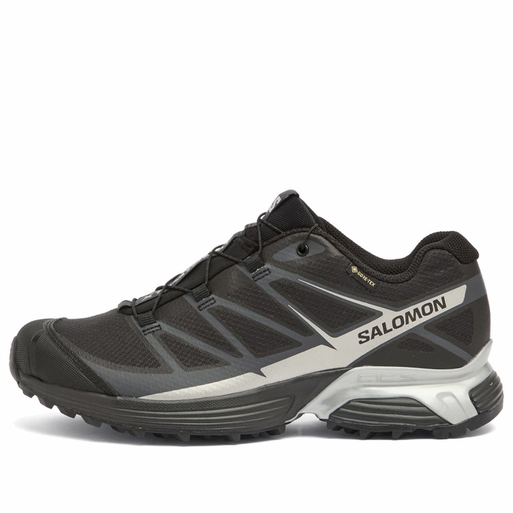 Photo: Salomon XT-PATHWAY GTX Sneaker in Black/Silver