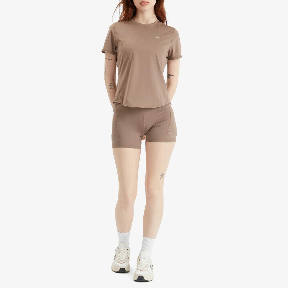 売れ筋商品|||ナイキ Tシャツ レディース トップス Long sleeved top - mink brown/summit white Nike Women's Swift Dri-Fit T-Shirt in Mink Brown Nike