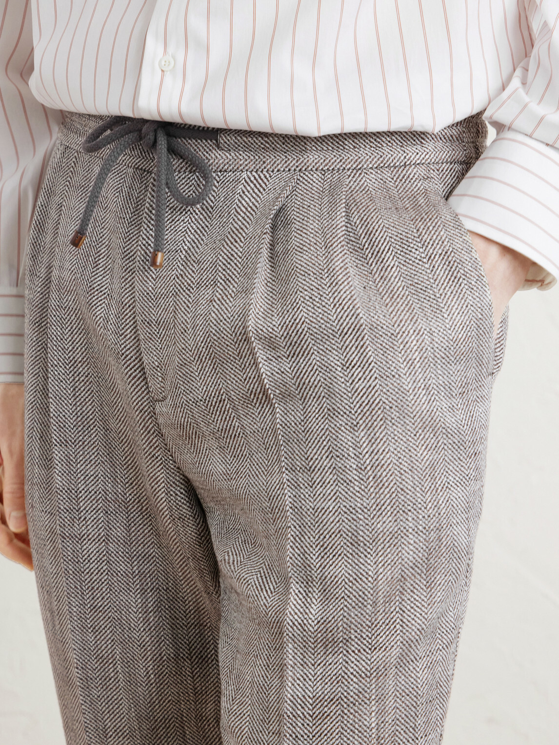 Brunello Cucinelli - Straight-Leg Pleated Herringbone Trousers - Brown