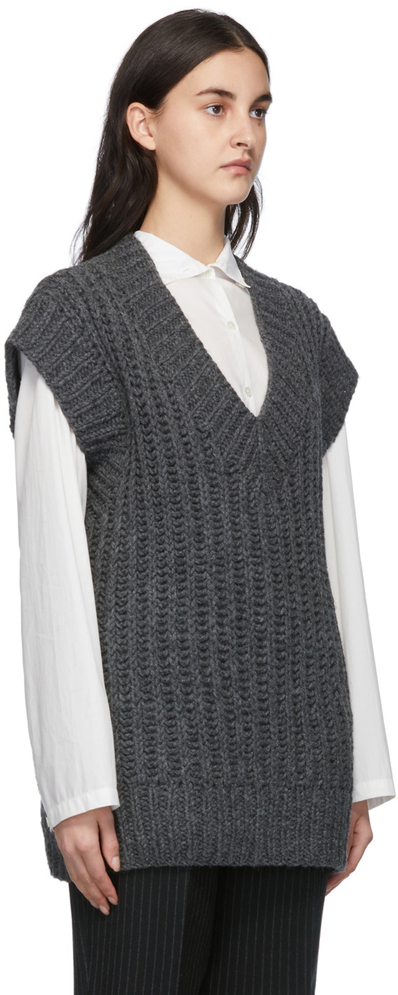 AMI Paris Grey Hand-Knitted V-Neck Oversize Vest