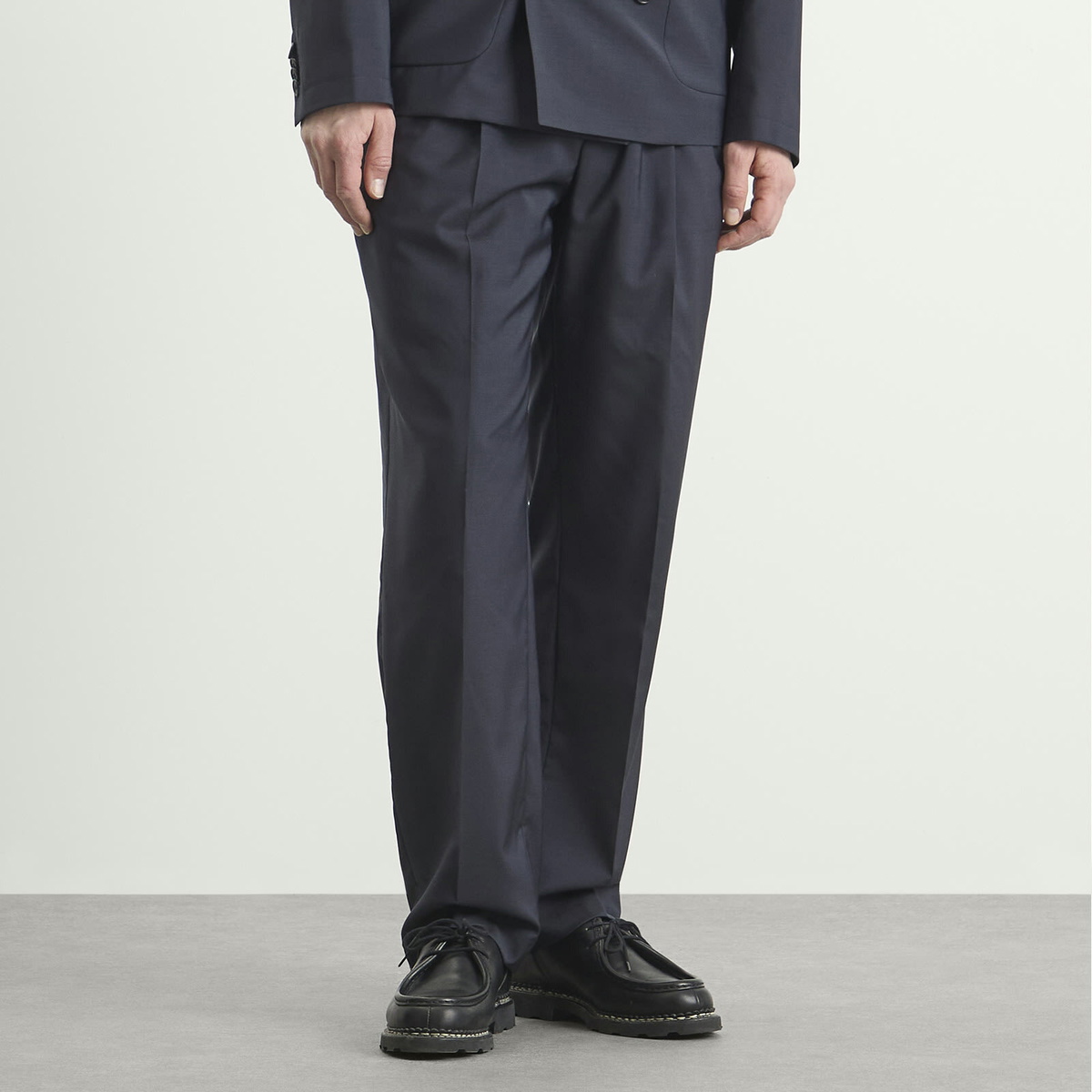 Carter Young Men's Double Pleated Trouser in Midnight