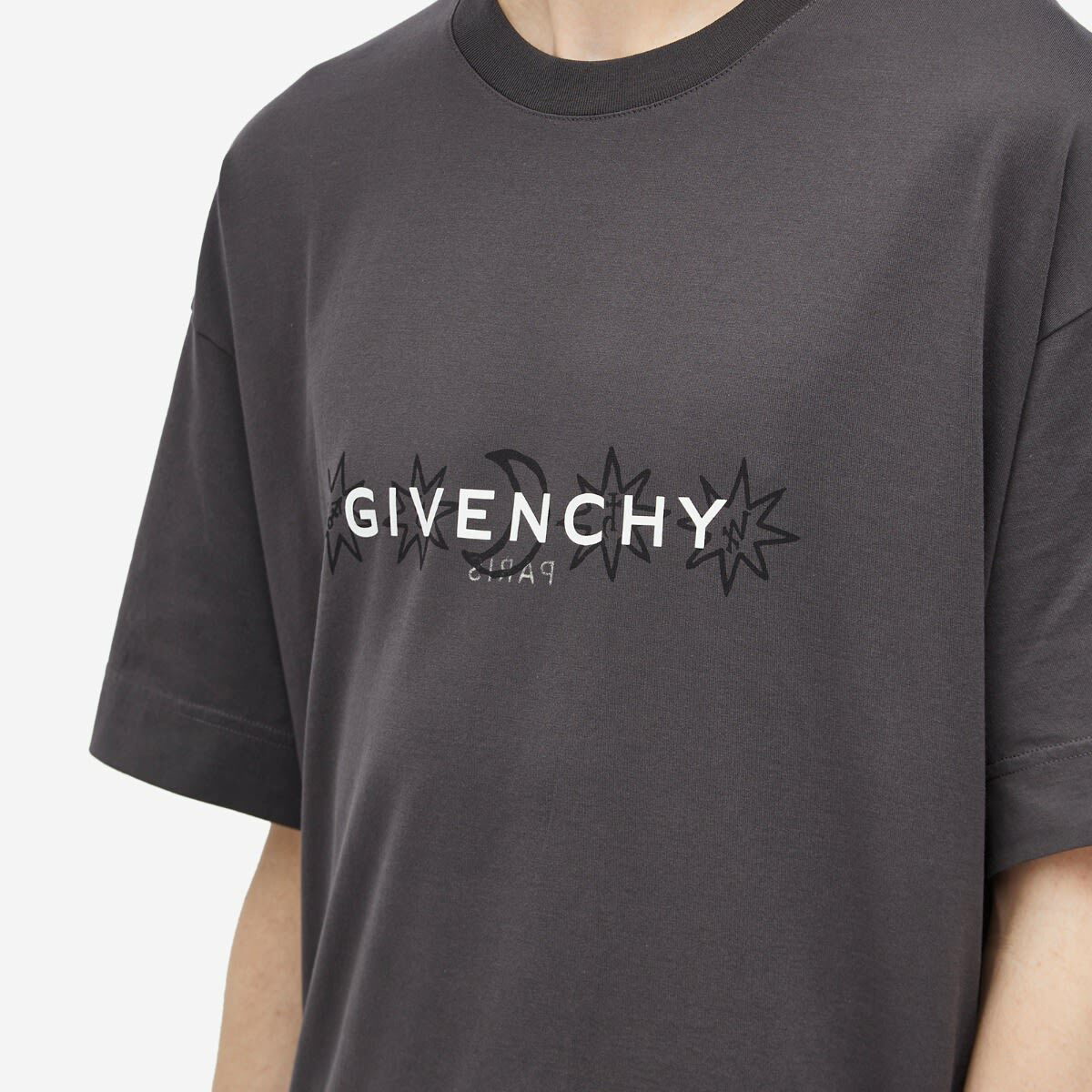 GIVENCHY リバースロゴ タロットモチーフプリント Tシャツ*GREY Givenchy Men's Tarot Logo T-Shirt in Rosewood Givenchy