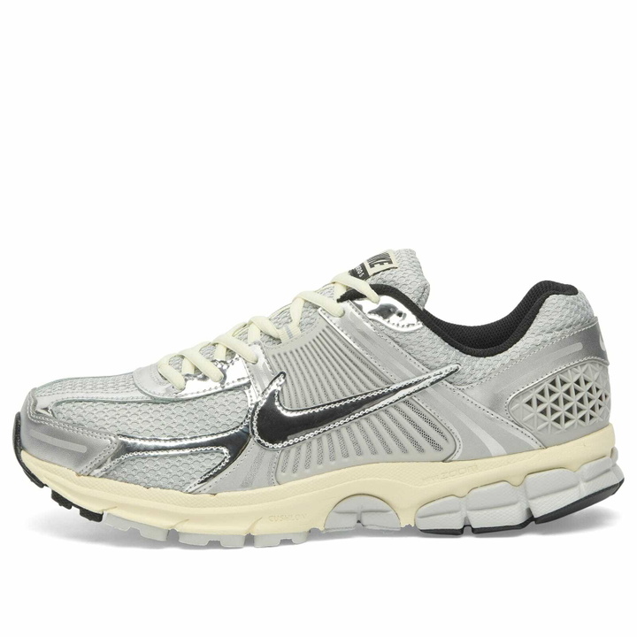 Photo: Nike Vomero 5 Chrome Sneaker in Grey/Chrome/Silver