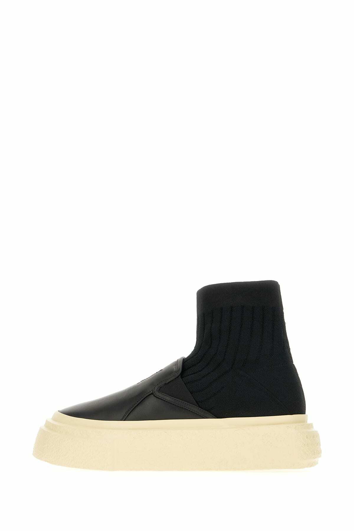 スニーカー Mm6 Maison Margiela Black Leather Sneakers 23935632_53962691_600.jpg