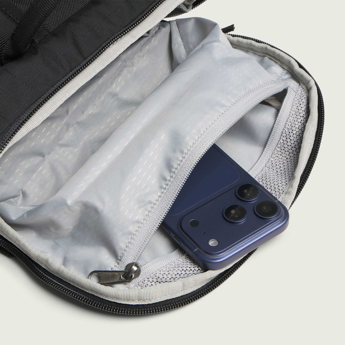 Db Journey Backcountry Backpack 20L in Black Out
