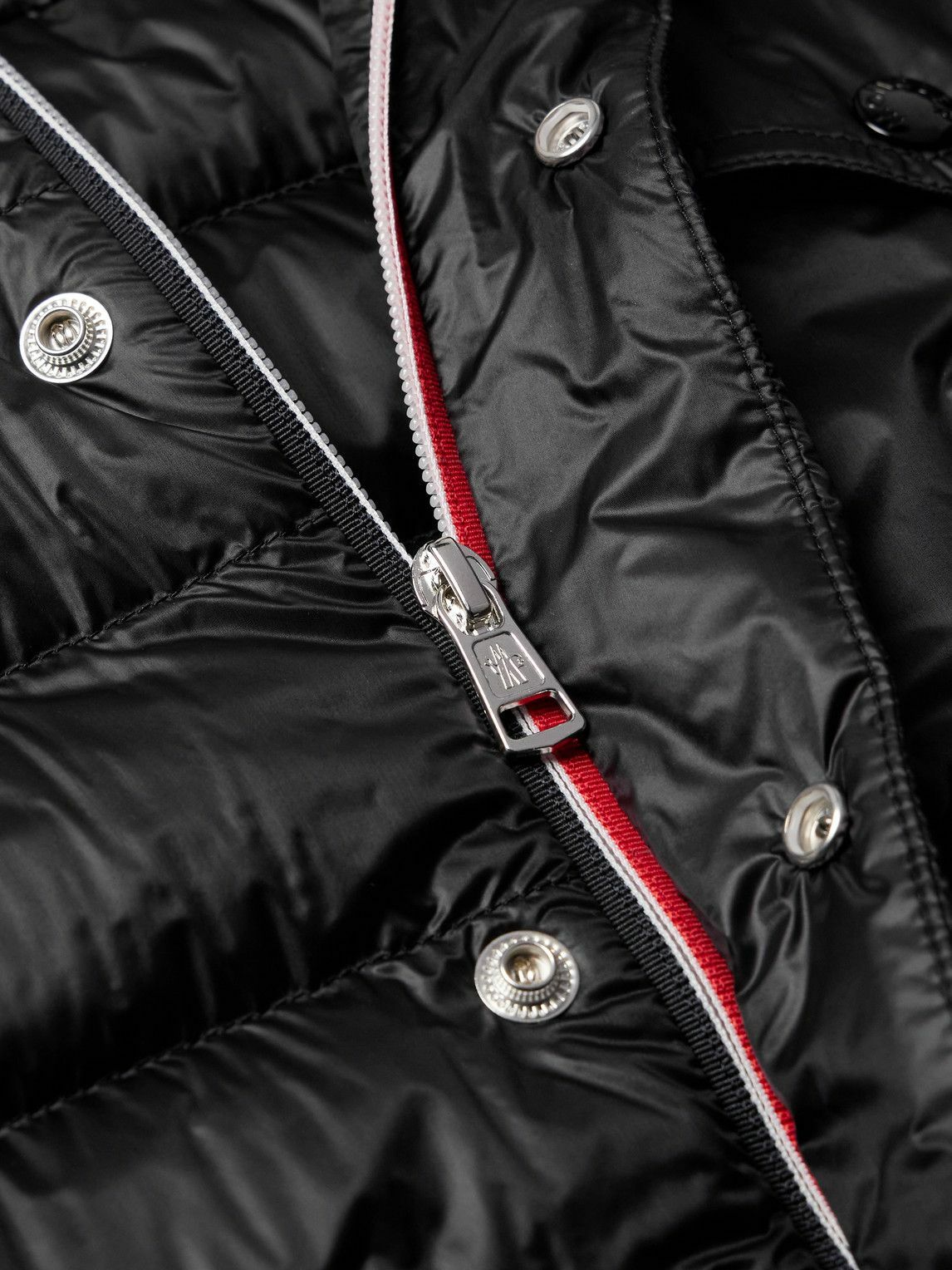 【MONCLER】Black☆Bressuire ロゴパッチ ダウンジャケット Moncler logo-patch Jacket | Black | FARFETCH