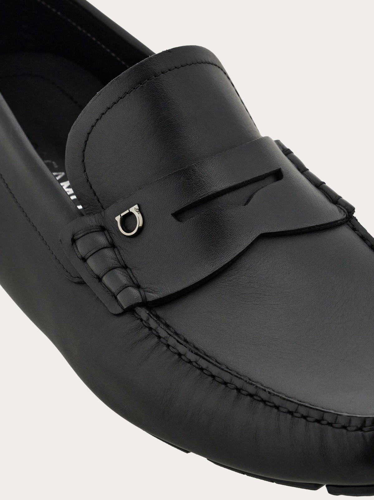 Ferragamo Mens Penny driver in Black