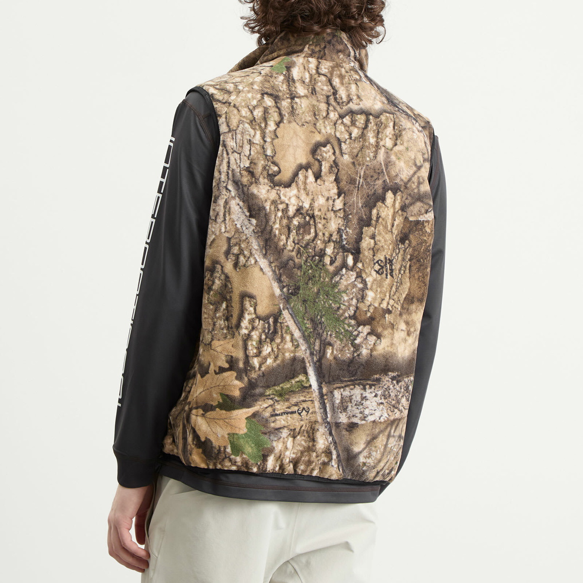 Descente Men's Allterrain x JJJJound Reversible Vest in Black