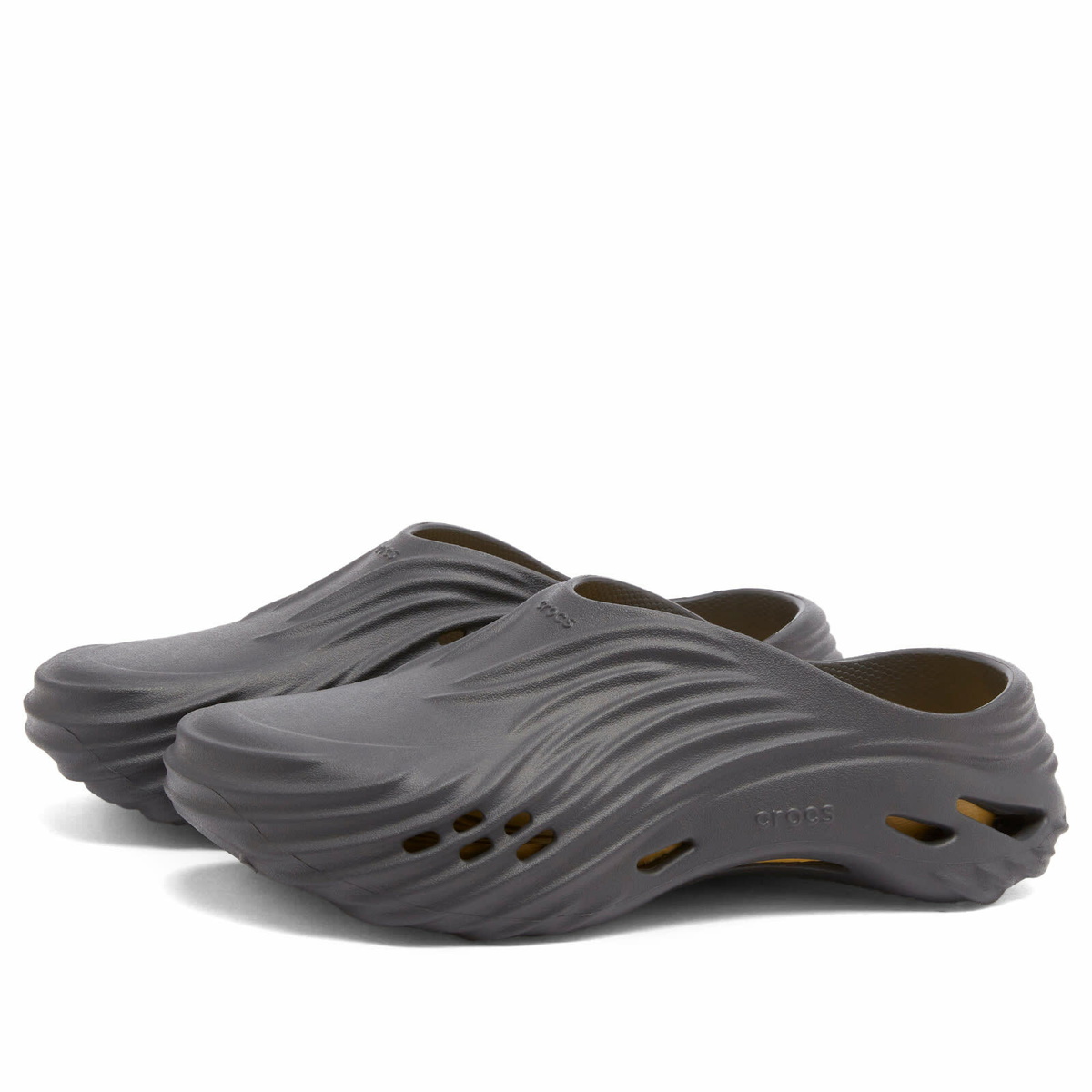 Crocs Men's Echo Wave in Black Sand