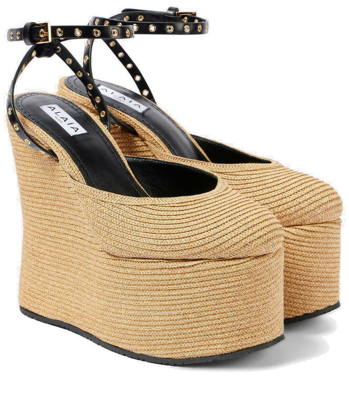 Photo: Alaïa Leather-trimmed raffia wedge sandals