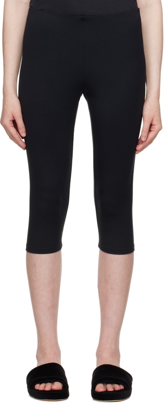 Photo: SKIMS Black Smooth Layers Capri Leggings