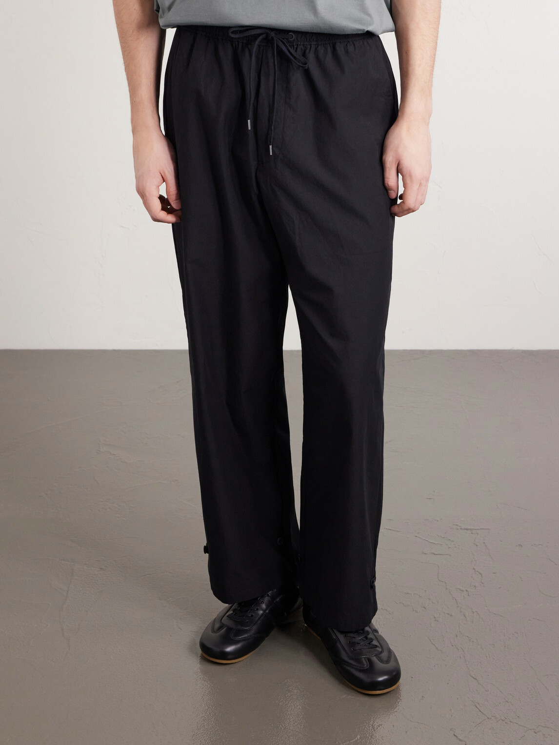 ATON - Wide-Leg Cotton-Blend Gabardine Drawstring Trousers - Black