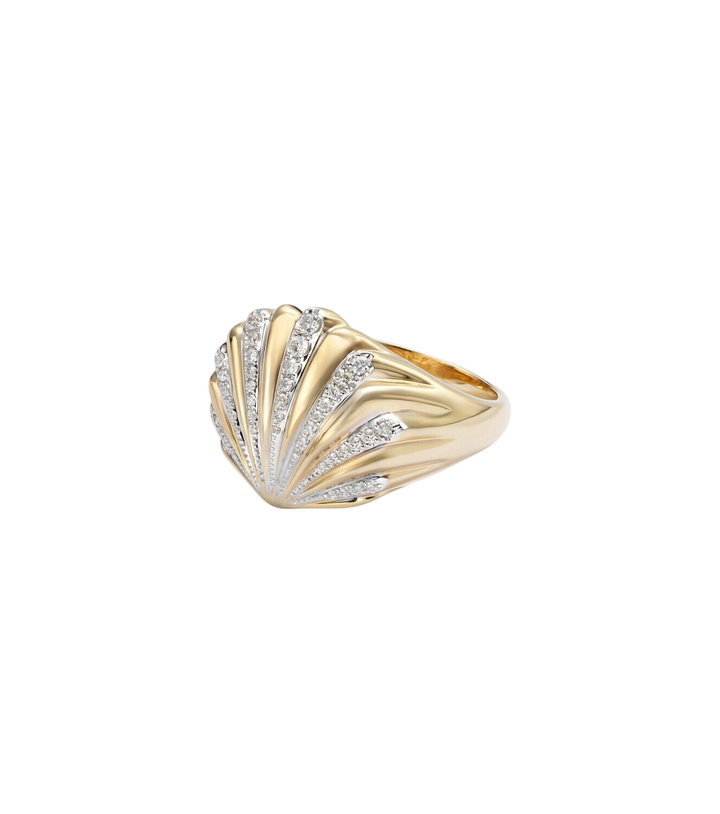 Photo: Yvonne Léon Chevalière Coquillage 18kt gold ring with diamonds