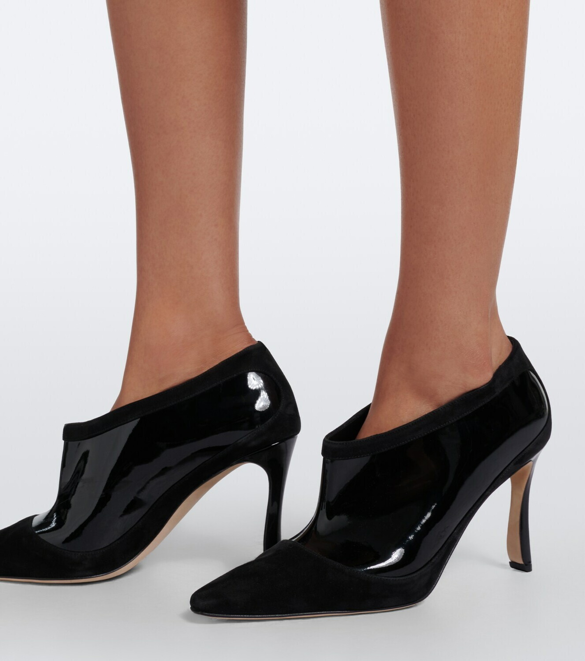 Manolo Blahnik Ters suede and patent leather pumps