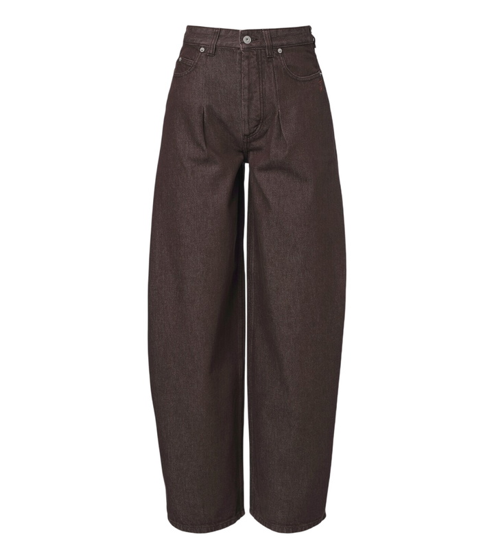Photo: Jacquemus Ovalo barrel-leg jeans