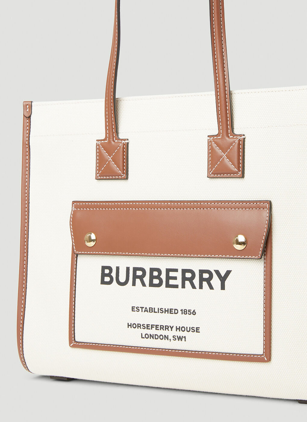 【BURBERRY】Small Freya Tote Bag/追跡+関税+全国送料込み Burberry Freya Signature Check Tote Bag | Saks Fifth Avenue