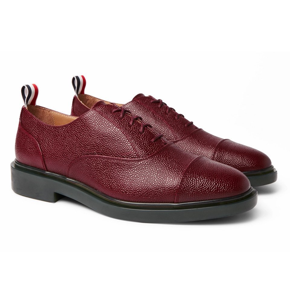 靴 thombrowne Pebble Grain Leather Shoes Thom Browne - Cap-Toe Pebble-Grain Leather Oxford Shoes - Burgundy