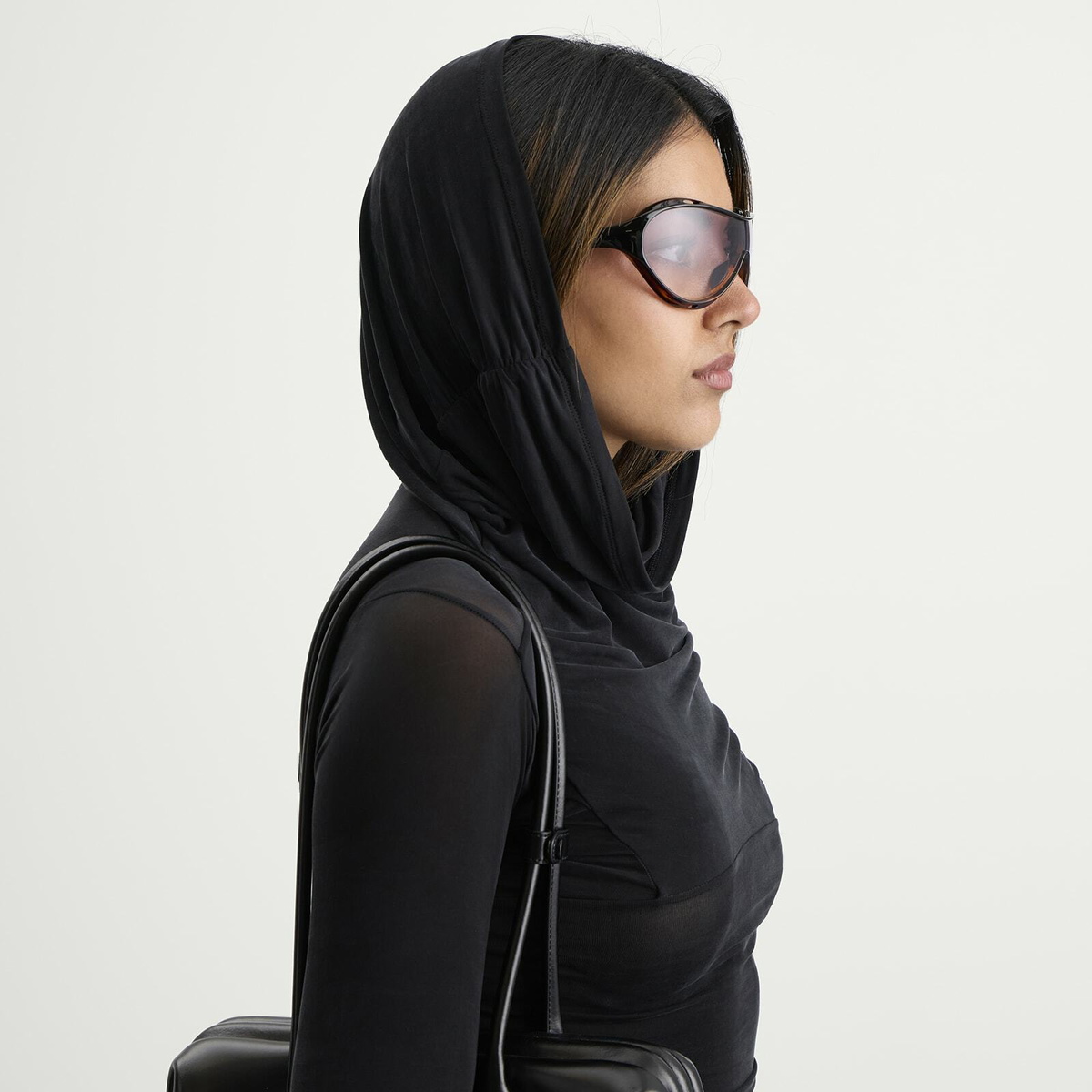 Le Specs x No Problemo Iris Sunglasses in Black/Tort/Smoke Grad 