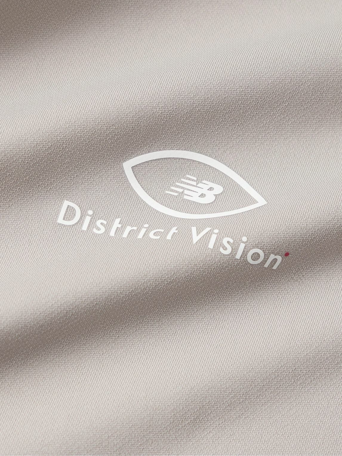 【新品】 District Vision ティーシャツ DISTRICT VISION - New Balance Logo-Print Stretch-Jersey T