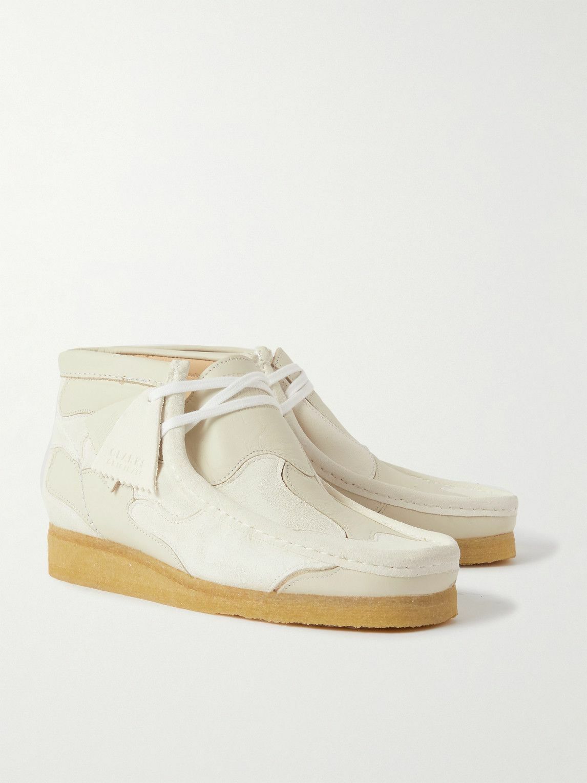 White leather shop clarks wallabees