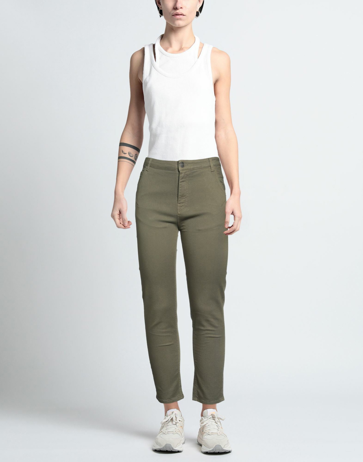 Reign Womens Pants Military in Green