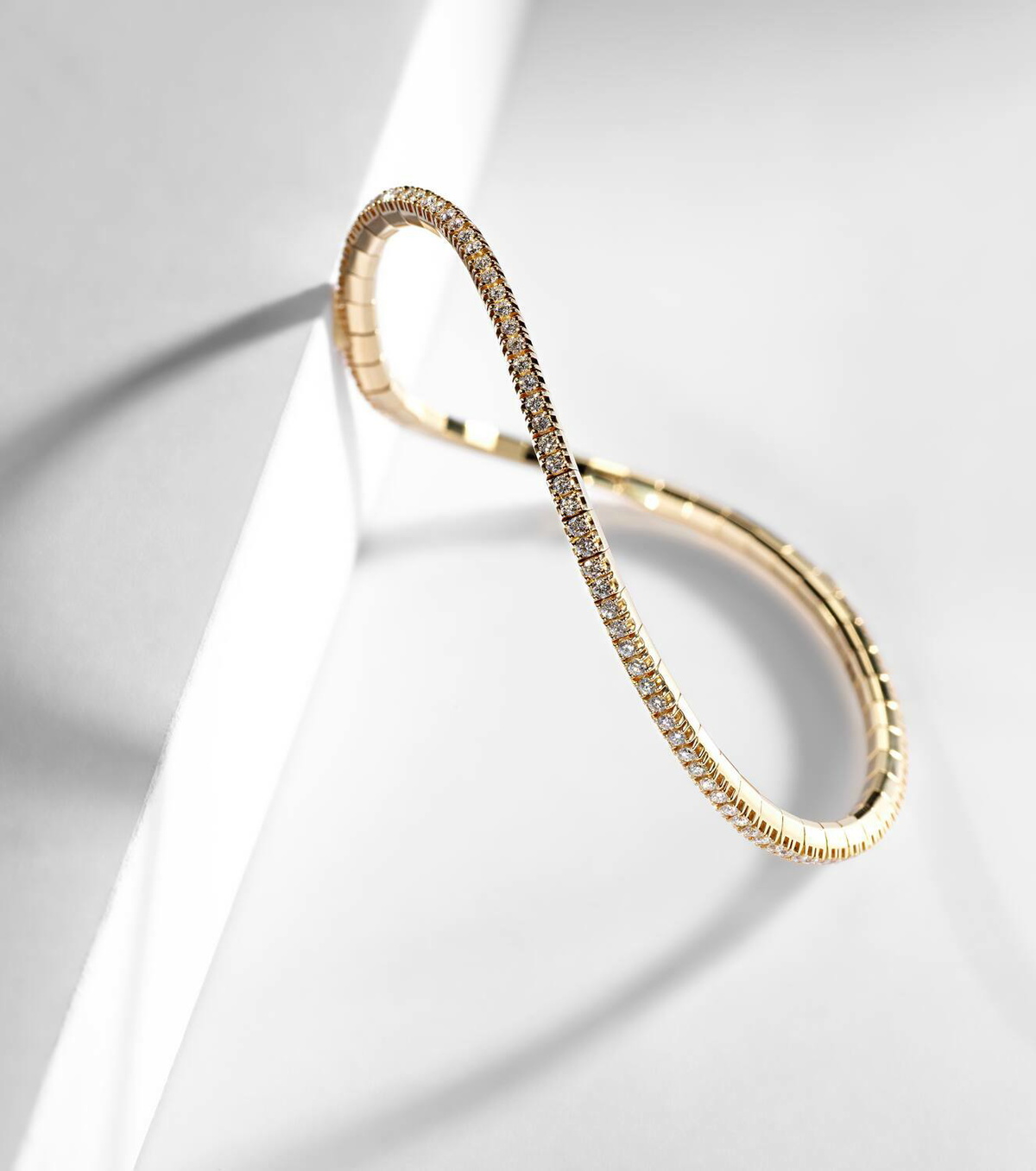 Bucherer Fine Jewellery Stretchy 18kt gold bracelet with diamonds
