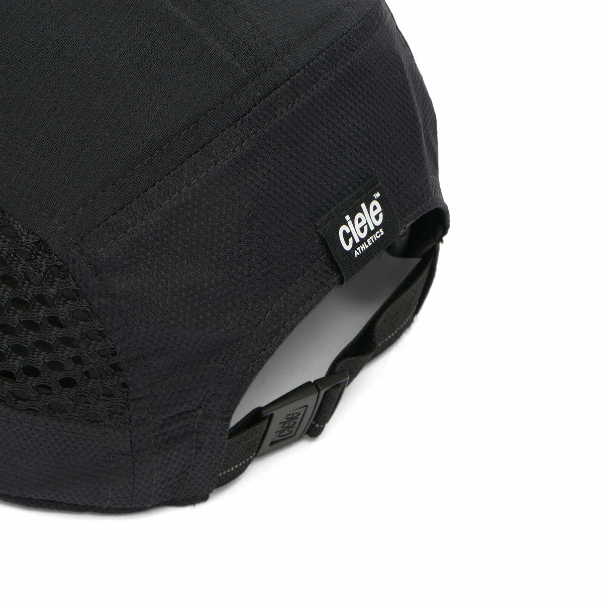 Ciele Athletics Men's Ciele Go EQ Side Panel Cap in Whitaker