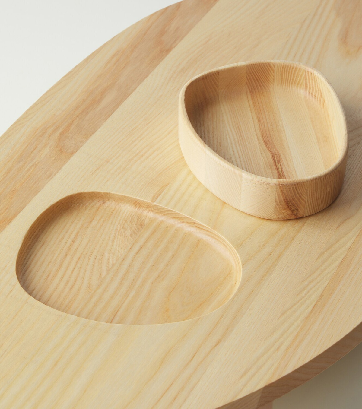 Serax Dune wooden platter and bowl by Kelly Wearstler