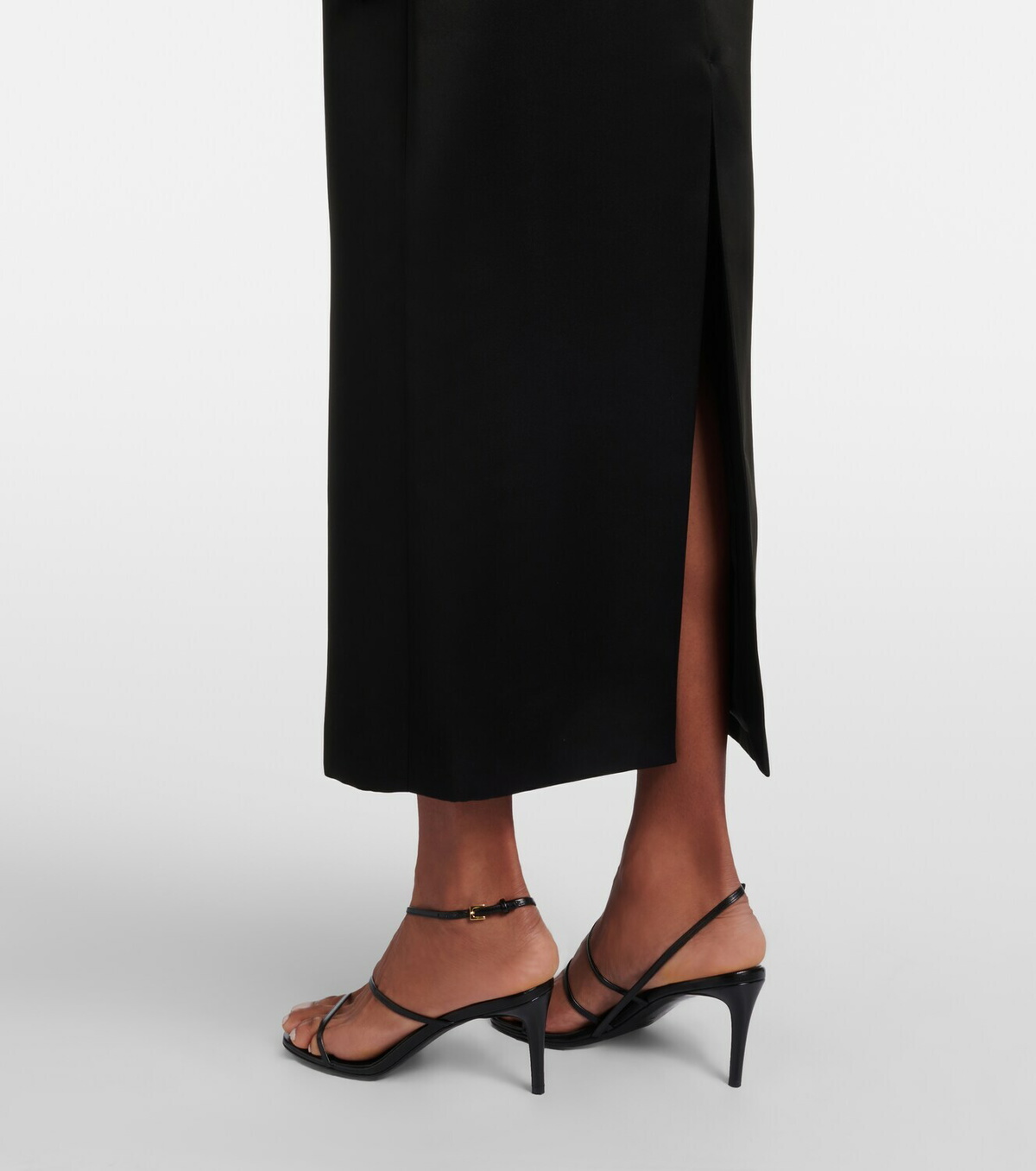 Leo Lin Floral-appliqué halterneck gown