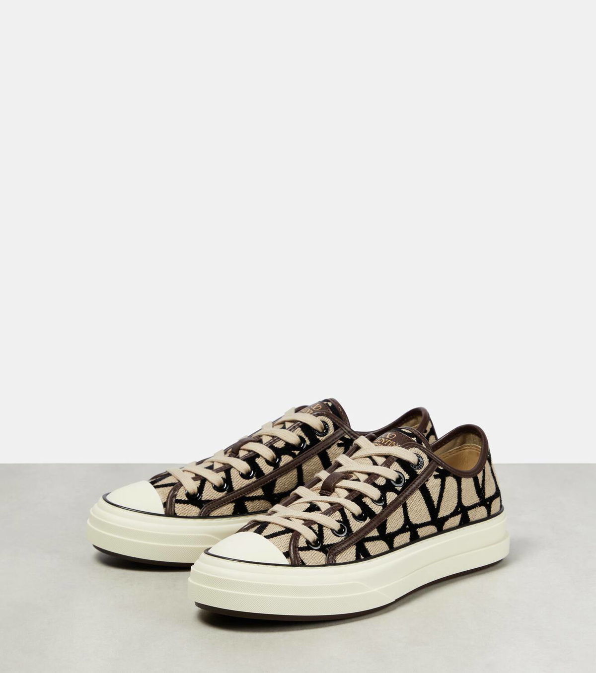 【VALENTINO】Twal Ikonograf Totalloop High Top Sneakers Valentino Garavani Tootaloop logo-print hi-top Sneakers
