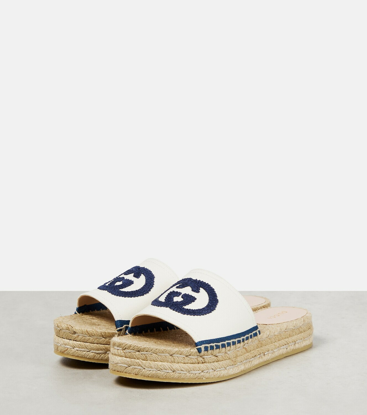 GUCCI★素敵！WHITE ESPADRILLE CHARLOTTE SLIDE G LOGO Interlocking G espadrille slides in white - Gucci | Mytheresa