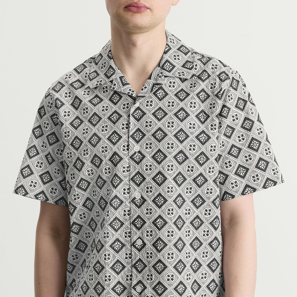 Wax London Men's Didcot Tile Print Vacation Shirt in Ecru/Black