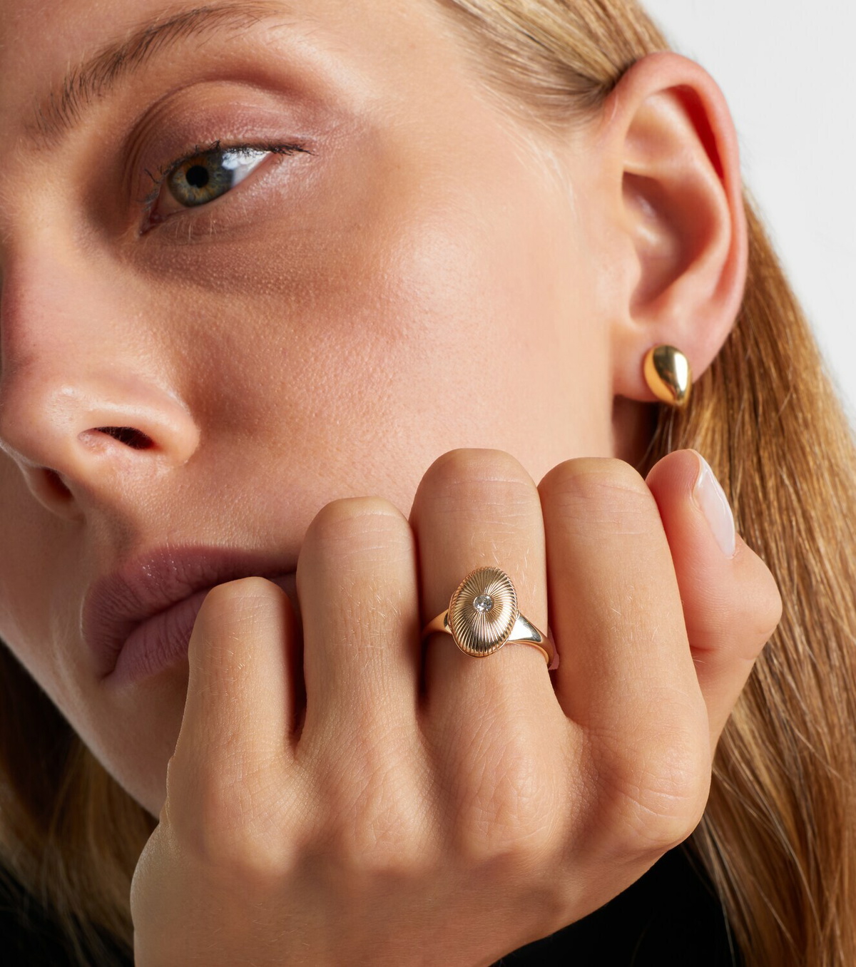 Persée 9kt gold ring with diamond