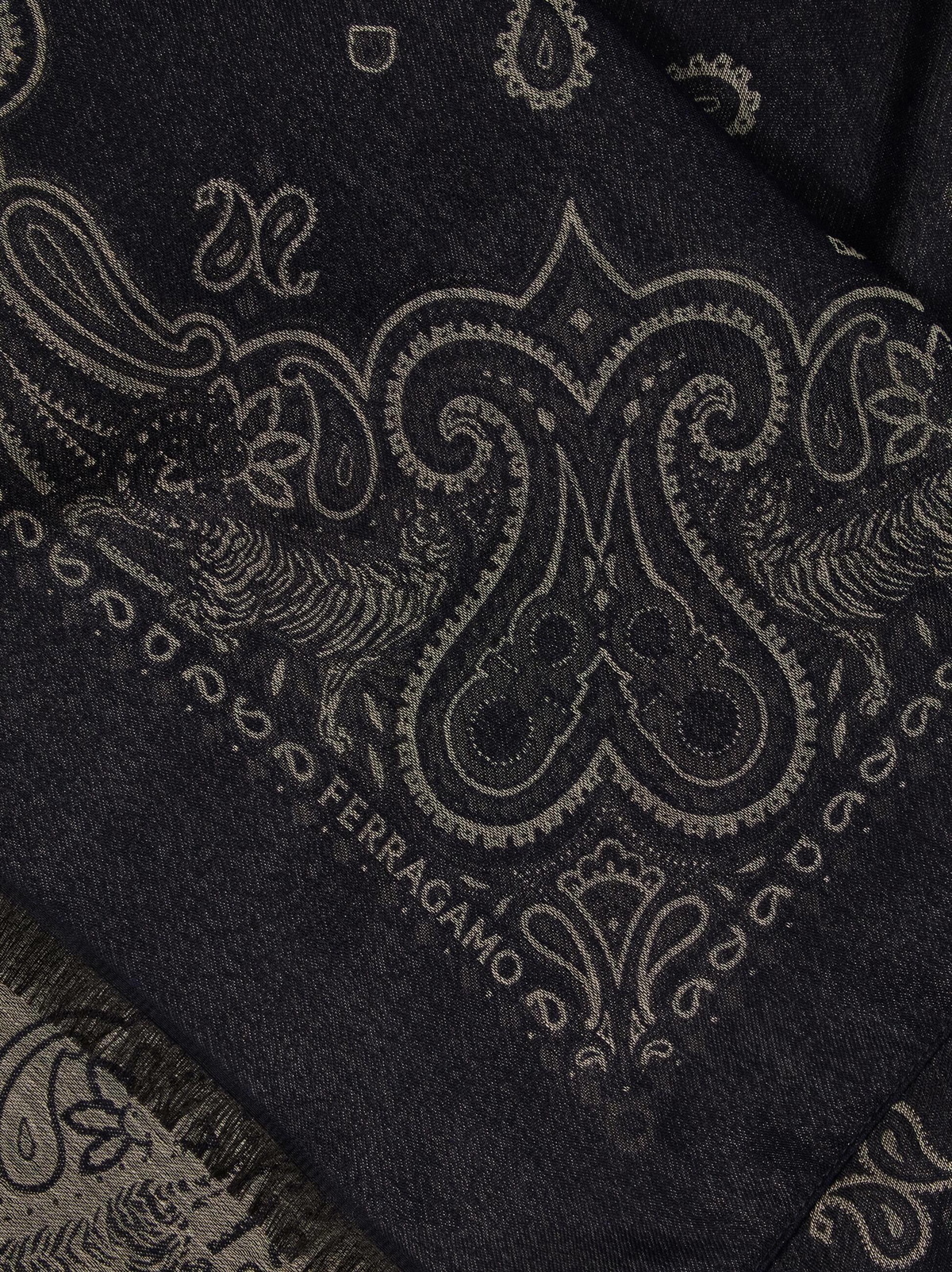 Ferragamo Mens Arabesque print stole in Blue