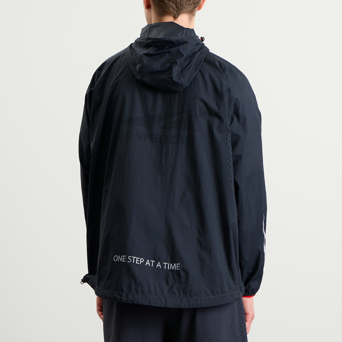 and wander Men's x Altra Ventilation Wind Jacket in Navy
