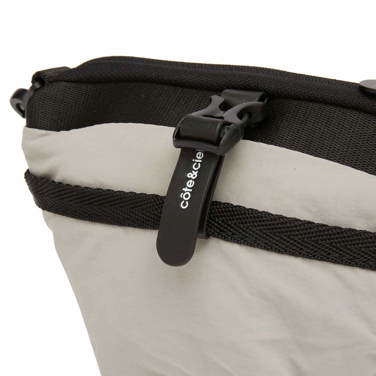 Cote&Ciel Orba Smooth Cross Body Bag in Light Grey 