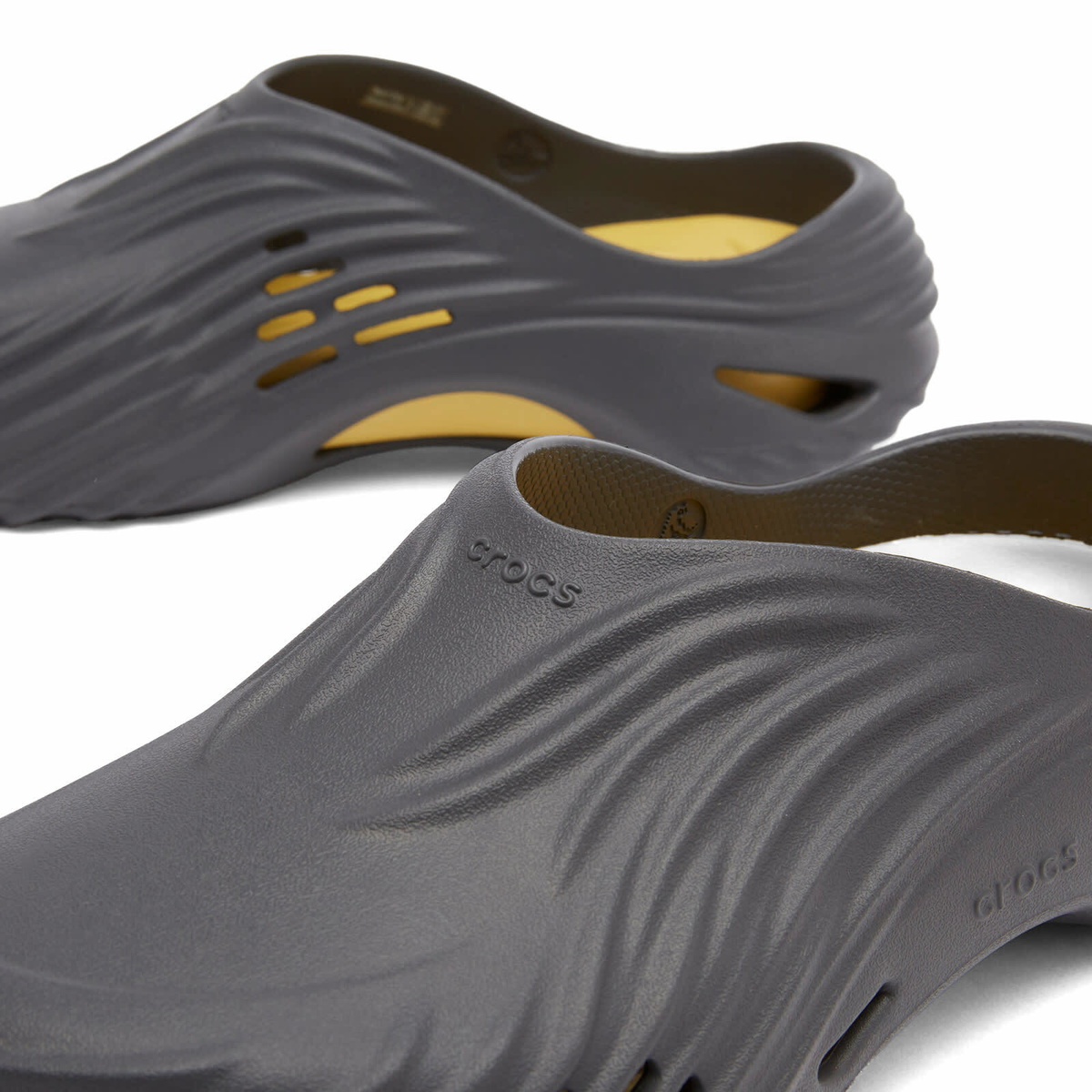 Crocs Men's Echo Wave in Black Sand