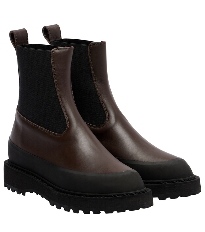 Photo: Le Monde Béryl Dolomite leather Chelsea boots