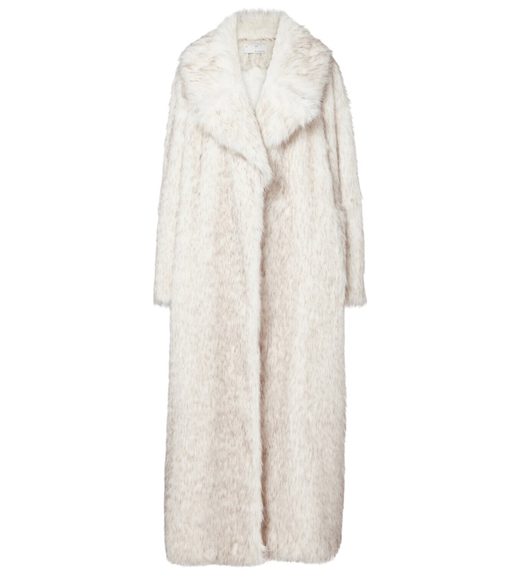 Photo: Xu Zhi Oversized coat