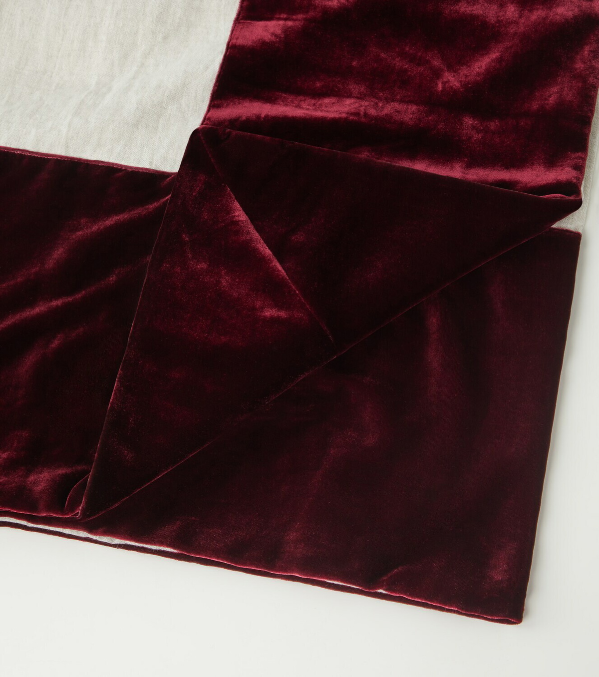 Once Milano Velvet-trimmed linen tablecloth