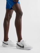 Nike Tennis - NikeCourt Zoom Pro Mesh Tennis Sneakers - White