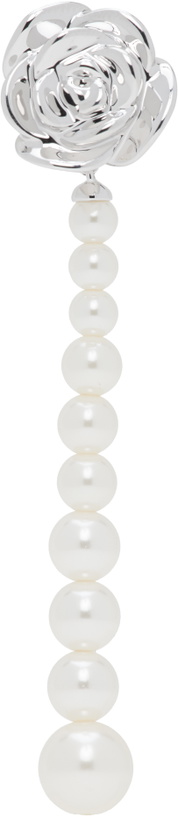 Photo: SHUSHU/TONG YVMIN Edition Faux-Pearl Chain Rose Single Earring