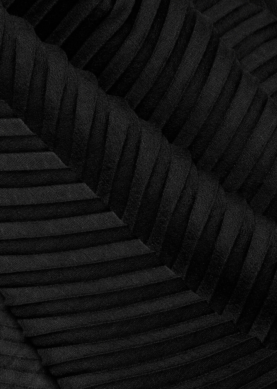 Issey Miyake Pleated Fine-knit Scarf - Black - One Size