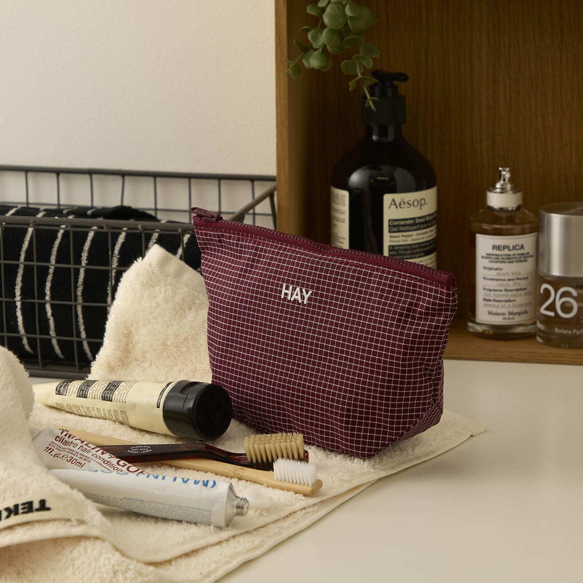 HAY Grid Pouch - Small in Burgundy 
