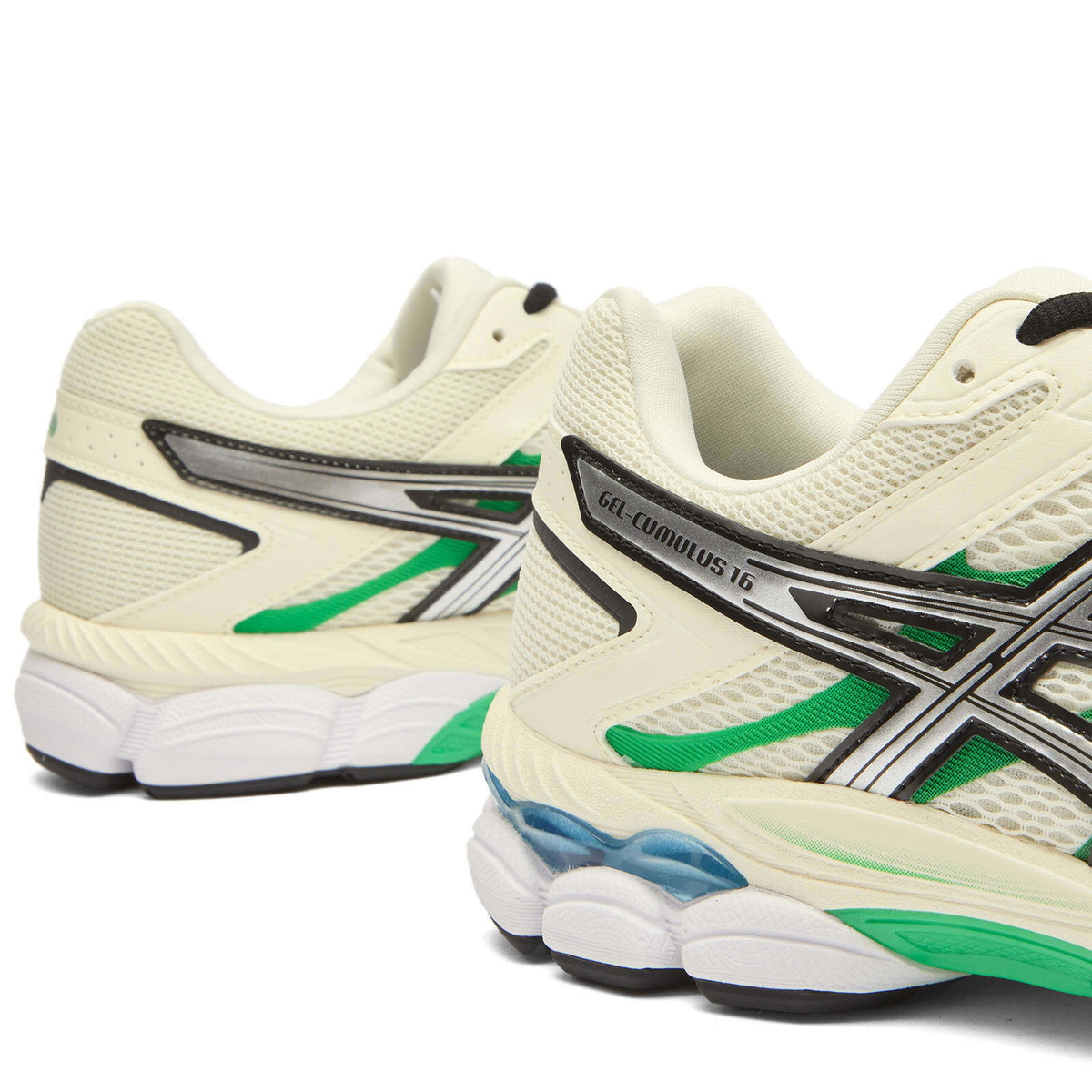 Asics Gel-Cumulus 16 Sneakers in Ivory/Pure Silver