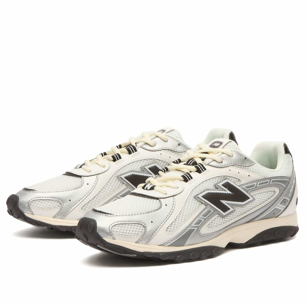 New Balance 204L Sneaker in Silver Metallic