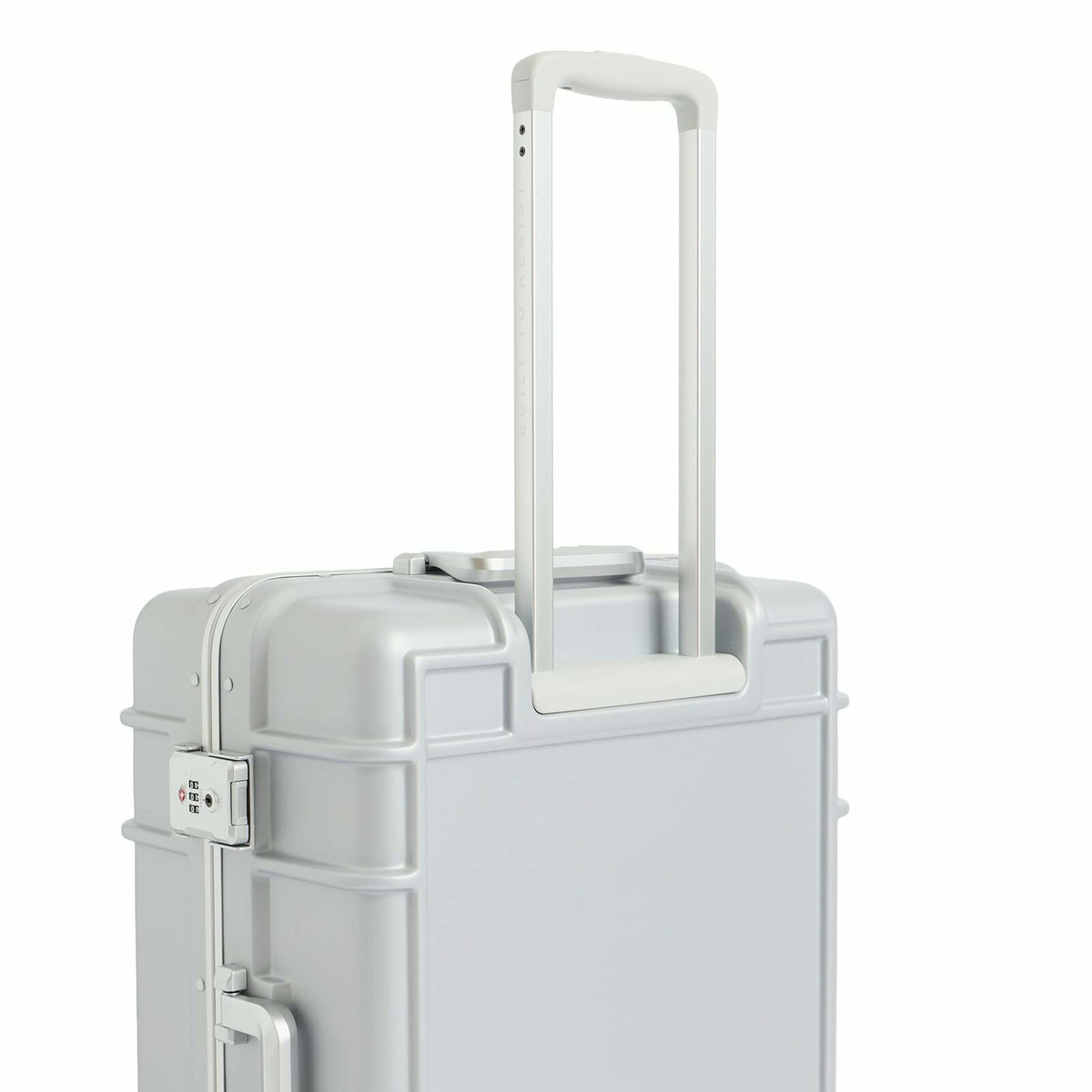 Eastpak Resist'r Luggage Case - Medium in Metal Silver 